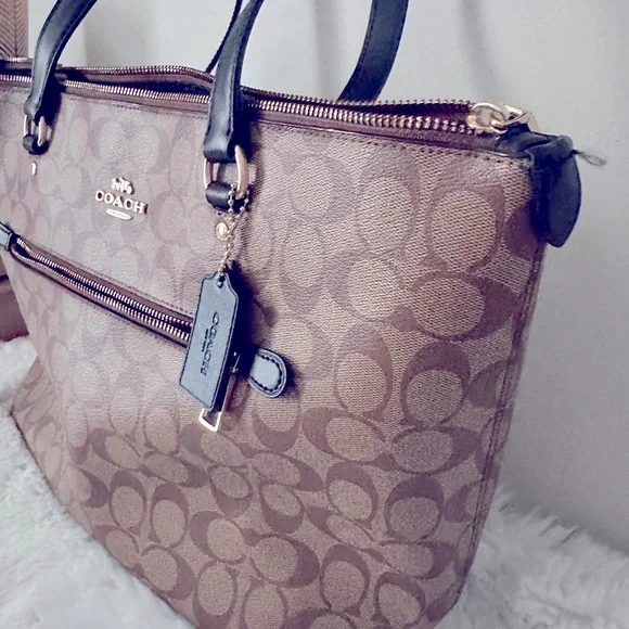 Tote In Signature Canvas - COACH - Picture 4 of 8